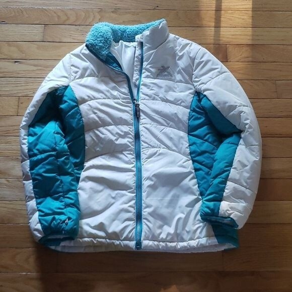 Girls winter Jacket size 14/16. White with green trim. - Picture 1 of 3